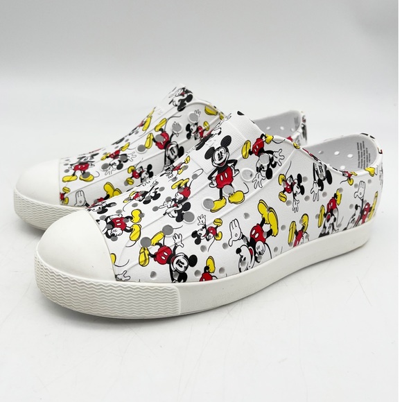 Disney x Native Shoes for Kids (unisex). Size 1 - Picture 3 of 6